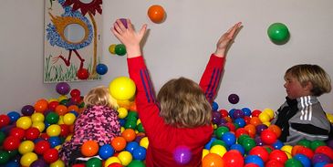 Indendørs Legerum - Stor Natur Legeplads - Aktivitetsbane - Petanquebane - Minigolf - Stigegolf - Bålplads - Mini Vandrestig - Jammerbugt Camping